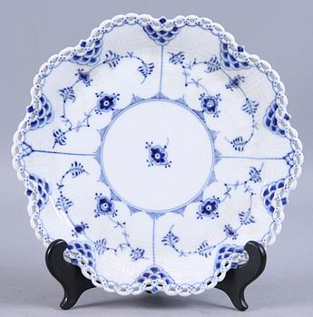 KAFFESERVISDELAR, 28 delar, porslin, Musselmalet, Kongl Dansk. Mestadelen helblond.