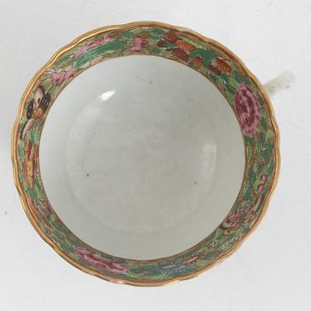 A group of five Chinese enamelled porcelain teacups and four plates, Kanton, 19th century.