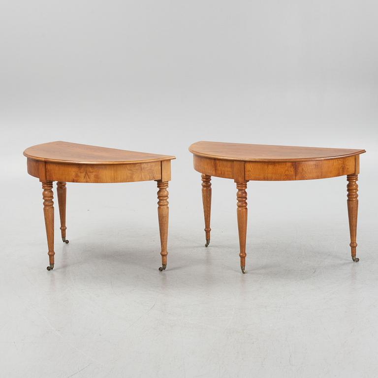 A two piece oak dining table, 20th Century.