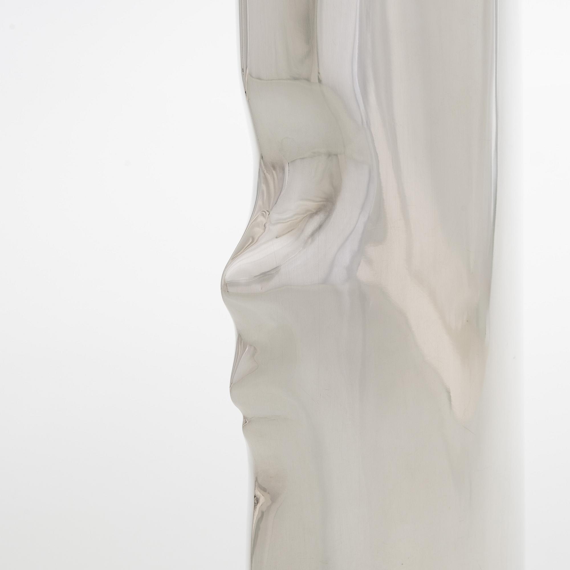 Pekka Piekäinen, maljakko, sterlinghopeaa, J.A. Tarkiainen, Helsinki 1988.