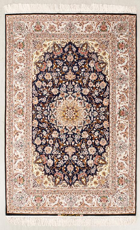 Matta Isfahan old  signerad Omar Khayyam  ca  220 x 145 cm.