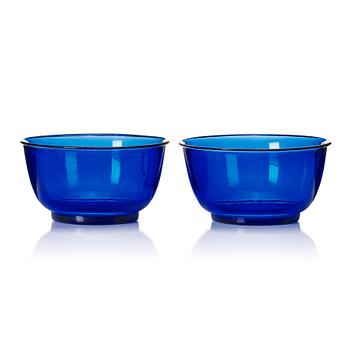 963. A pair of Chinese blue Beijing glass bowls, 20th century.