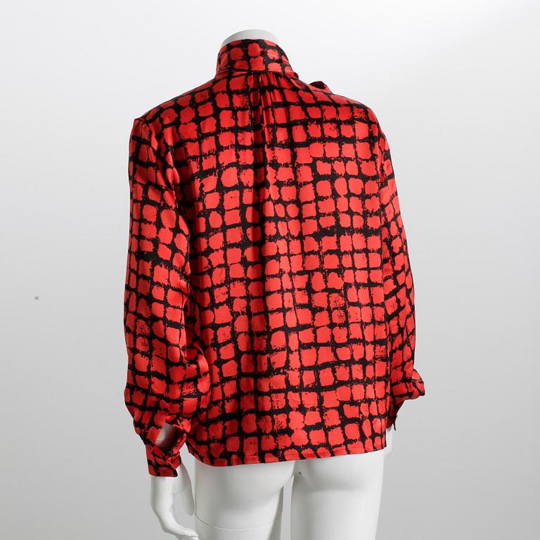 KNYTBLUS, Yves Saint Laurent.