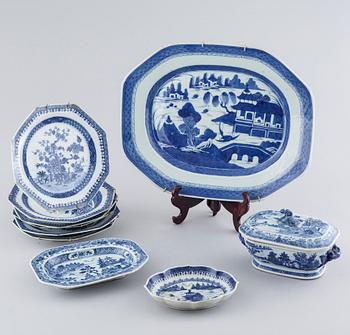 Nine pieces of chinese porcelain, 18th and early 19th century.