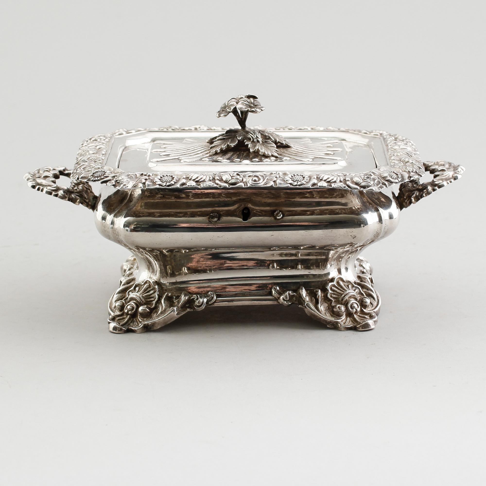 SOCKERSKRIN, silver, Gustaf Möllenborg, Stockholm 1844. Vikt ca 828 gram.