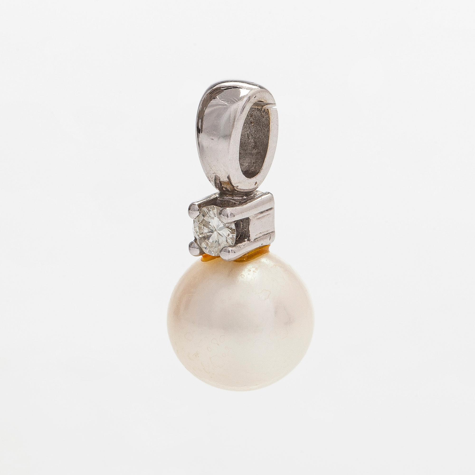 Örhängen och hänge, 14K vit/gultguld, odlade pärlor och diamant ca 0.07 ct enligt gravyr.