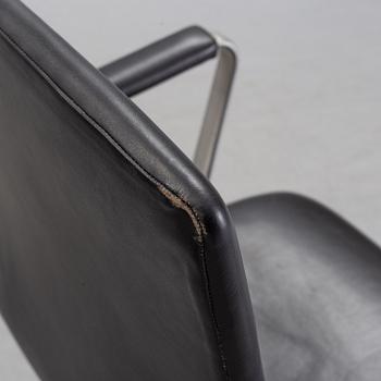 A pair of 'Oxford' arm chairs by Arne Jacobsen, Fritz Hansen, Denmark, 1985.