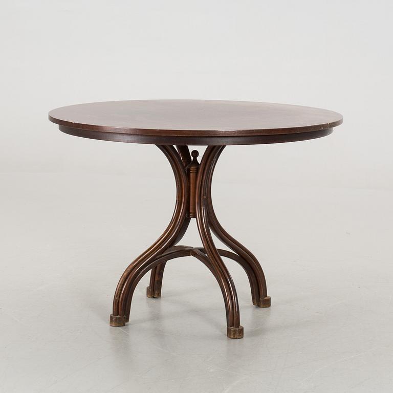 A THONET STYLE BENTWOOD TABLE FROM THE 20TH CENTURY.
