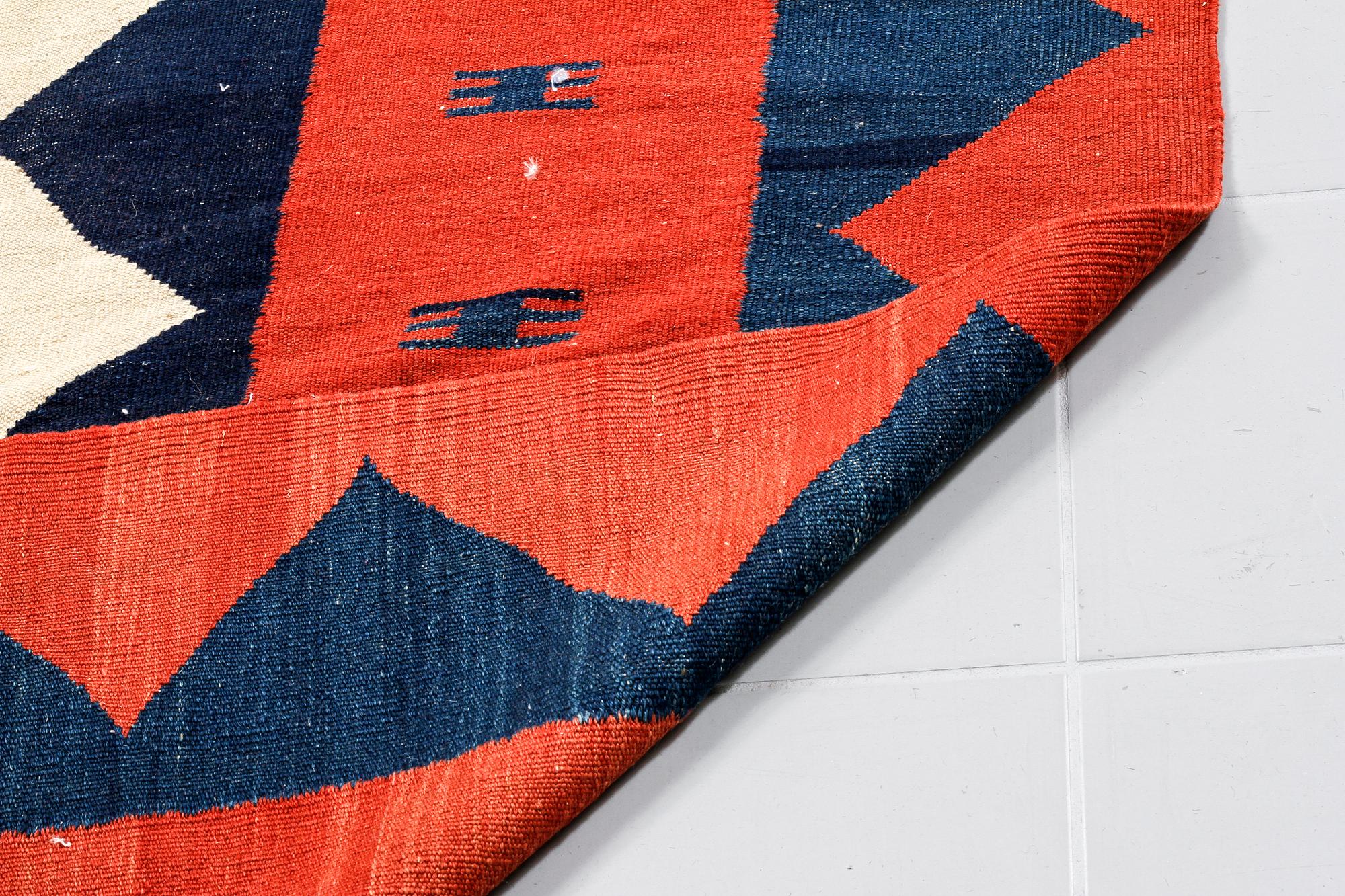 A KILIM RUG, 257 x 180 cm.