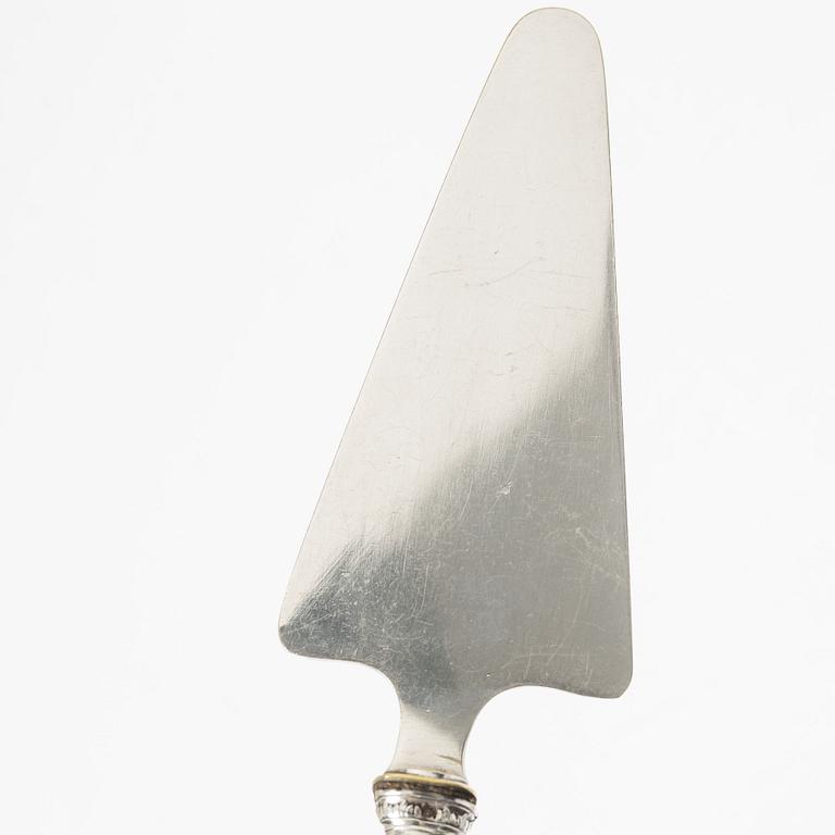 A French silver cake server, mark of Edouard Ernie, Paris after 1882.
