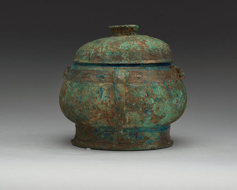 An archaic bronze food vessel, gui, presumably Shang Dynasty (c. 1600-1040 BC)/early Zhou Dynasty (1040-256 BC).