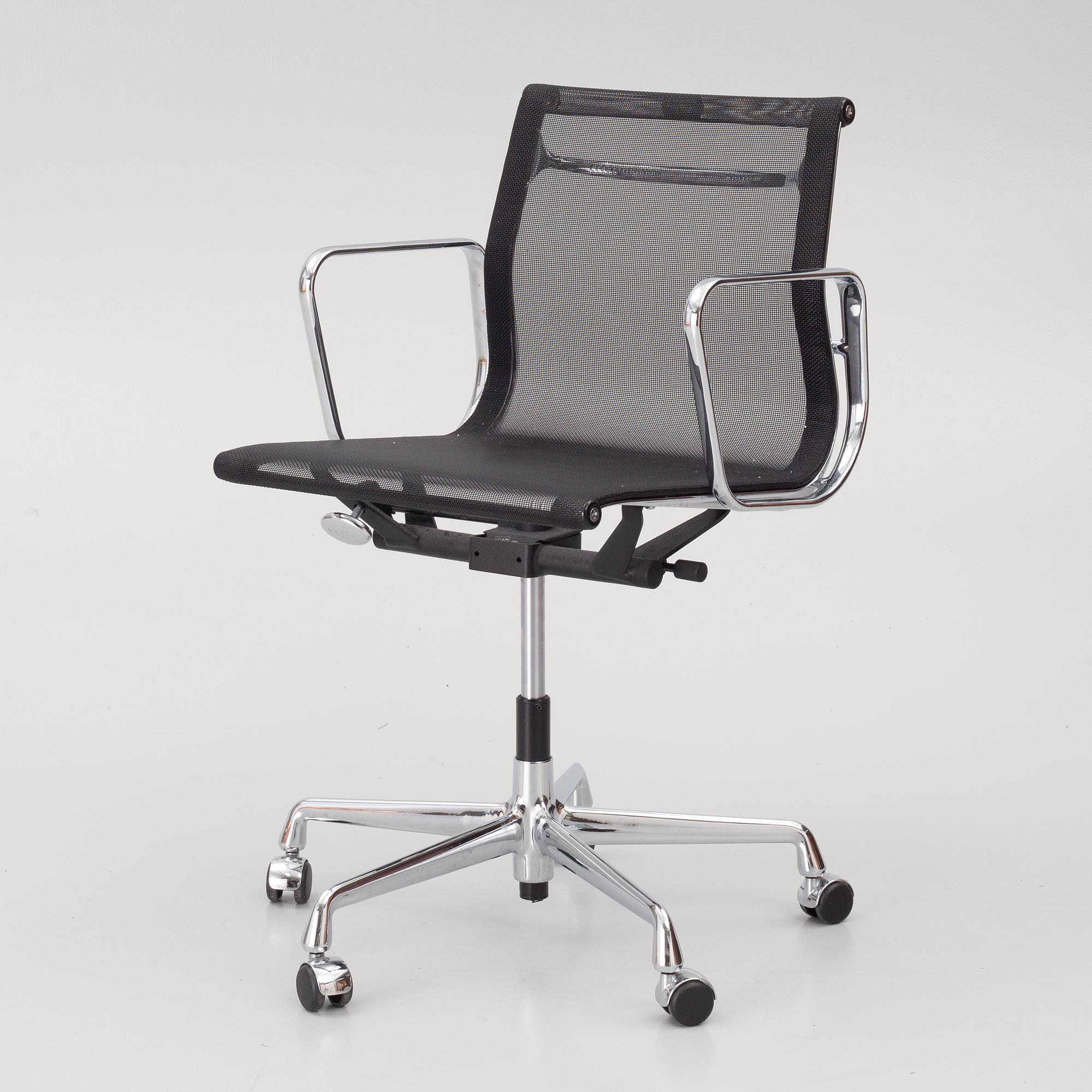 Charles & Ray Eames, Armchair/office chair, EA 108, Vitra.