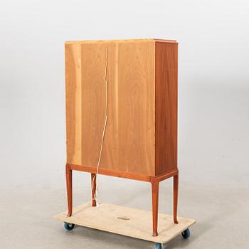 Vitrinskåp 1900-talets mitt.