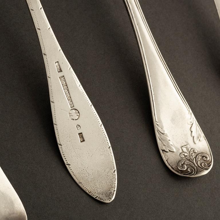 Skedar, 4 st olika, silver, 17-/1800-tal, bl a Otto Wilhelm Kjellberg, Västerås 1840.