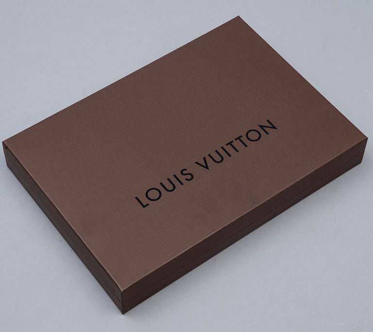 SCARF, Louis Vuitton.