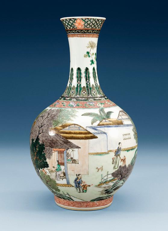 A famille verte vase, late Qing dynasty (1644-1912).