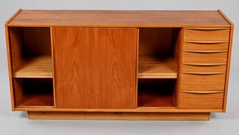 SIDEBOARD, Oscar EDV. Ekelunds Snickerifabriks AB, Virserum, 1900-talets tredje kvartal.