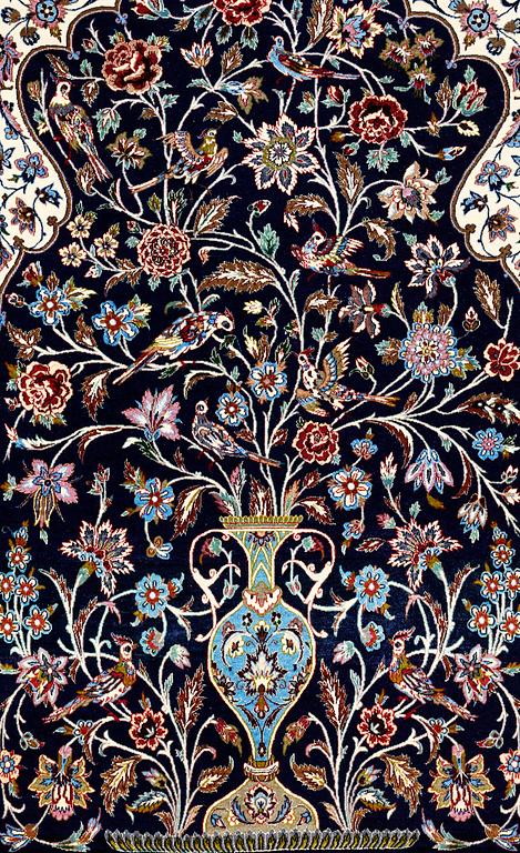 MATTA, Figural Isfahan, part silk, 167 x 110 cm.