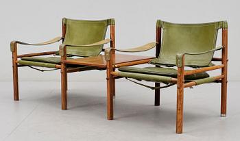 FÅTÖLJER OCH MELLANBORD, ett par. "Sirocco", Arne Norell, modellen formgiven 1964.