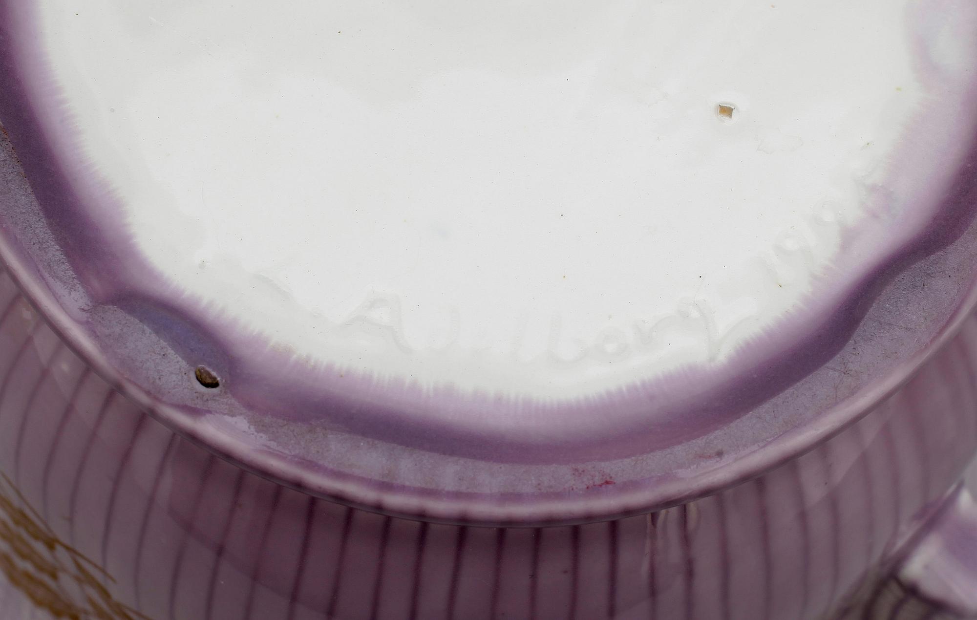 YTTERFODER, porslin, Louise Adelborg, sign 1925.
