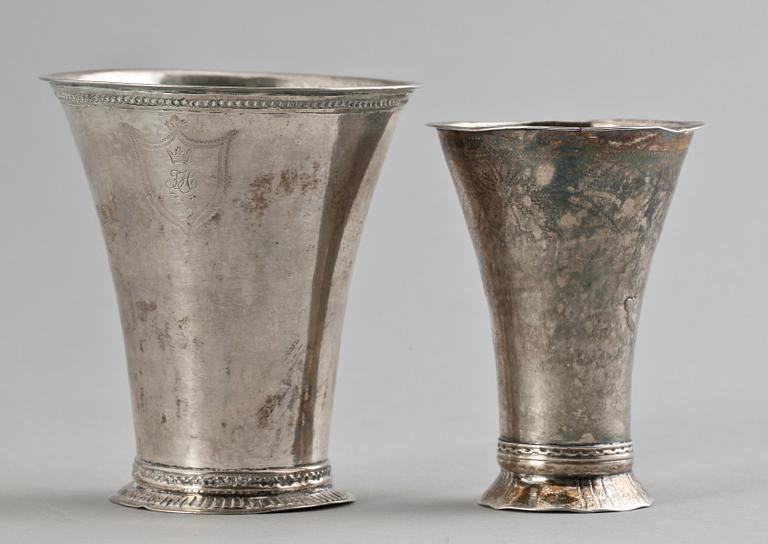 BÄGARE, 2 st, silver, bl a Johan Leffler, Falun, 1799. Totalvikt ca 80 gram.