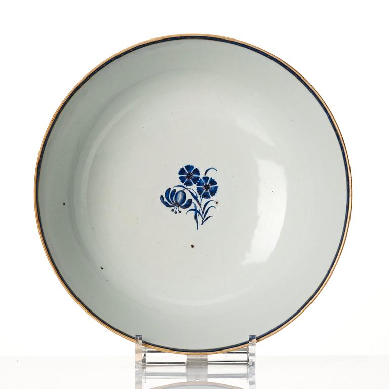 A Chinese Export punch bowl, Qing dynasty, Jiaqing (1796-1820).