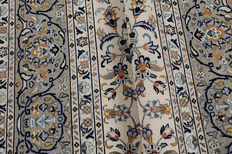 Matta, Kashan, ca 345 x 241 cm.