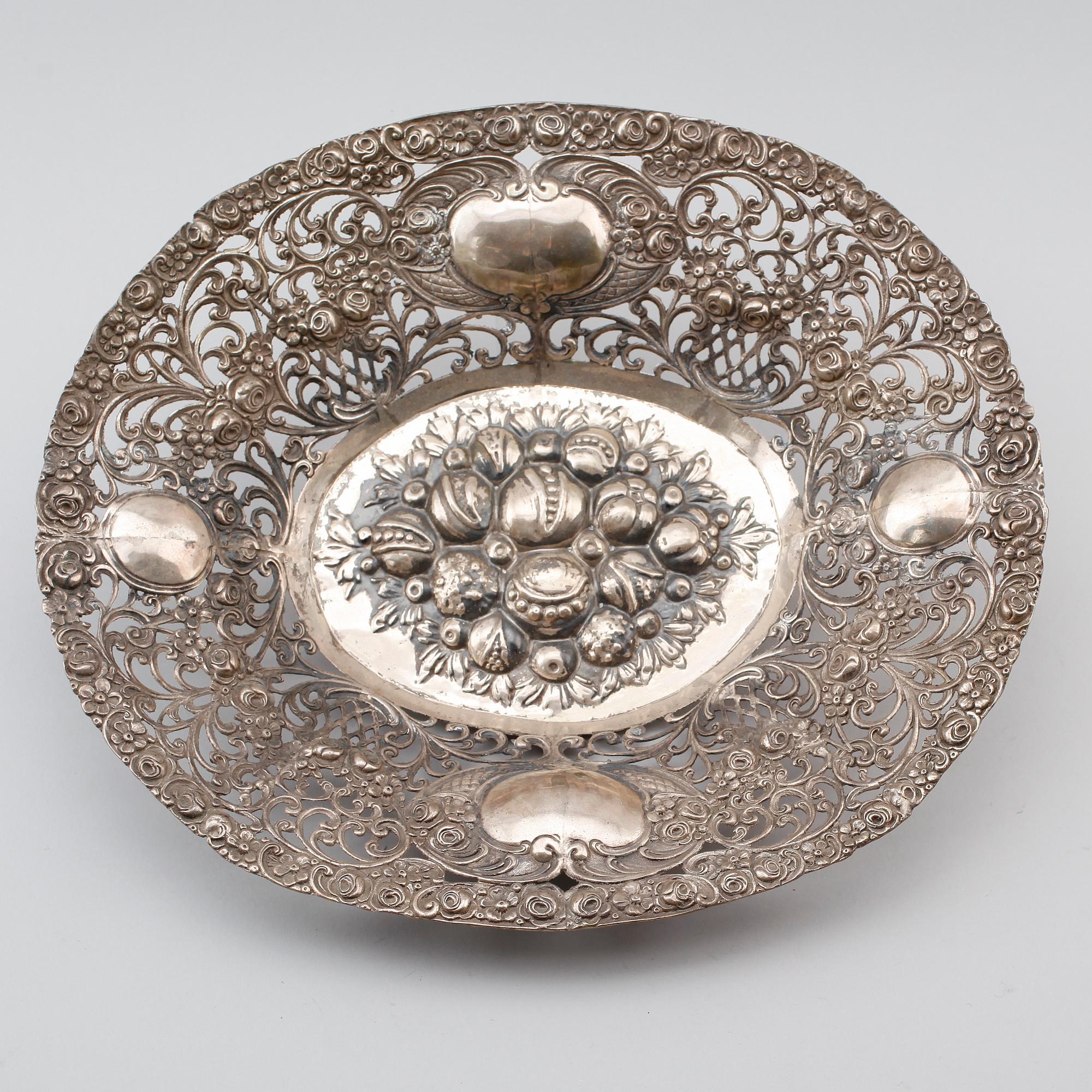 FAT, silver (830), svenska importstämplar, 1900-talets första hälft. Total vikt 985 g.