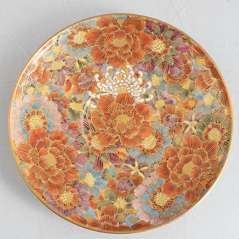 A Japanese satsuma ware teaservice, 10 pieces, 20th century.