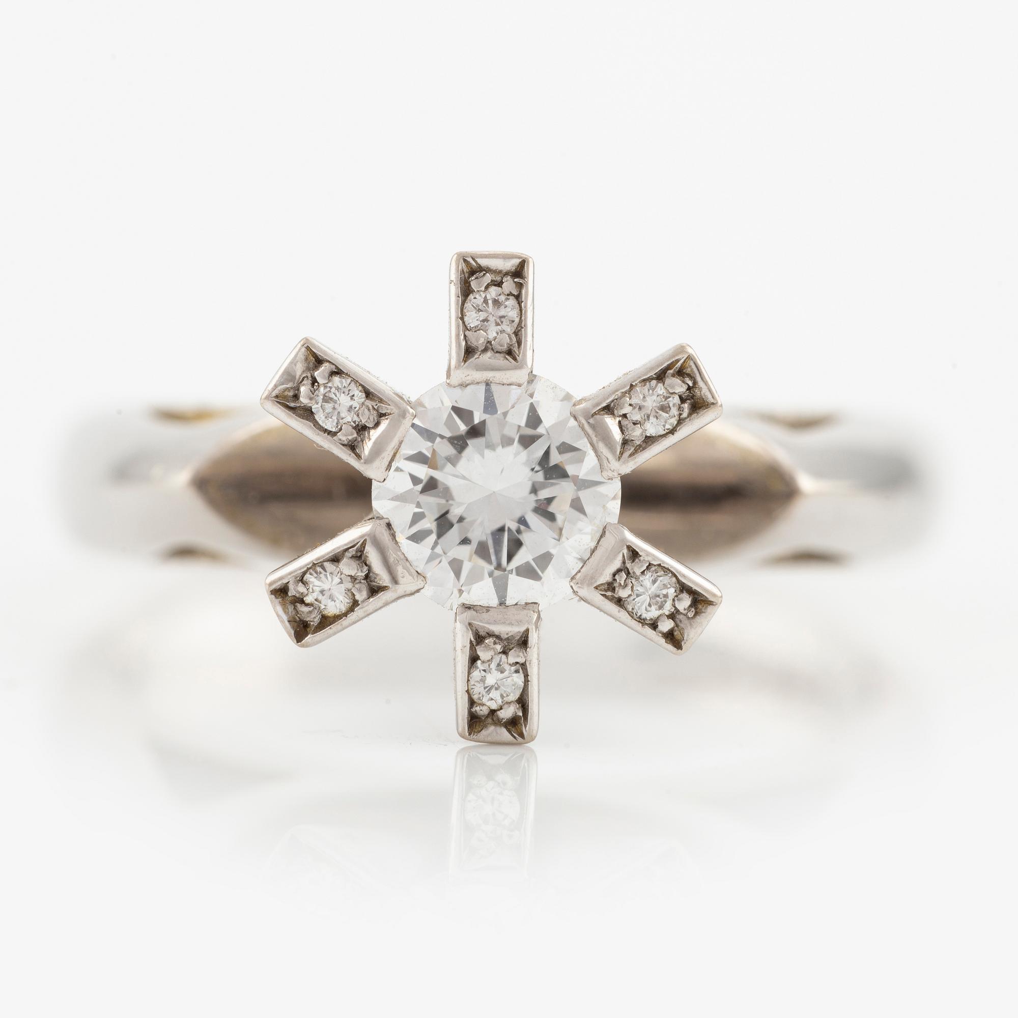 Ring 18K vitguld med runda brlljantslipade diamanter.