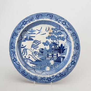UPPLÄGGNINGSFAT, flintgods bl.a. Stafford-shire, 10 delar, 1900-tal.
