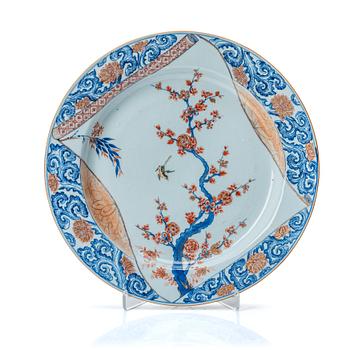 978. A large imari charger, Qing dynasty, Qianlong (1736-95).