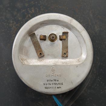 a Siemens "ANU 39" wall clock from the first half of the 20th century.