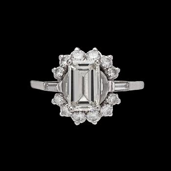 932. An emerald cut diamond ring, app. 1.95 cts.