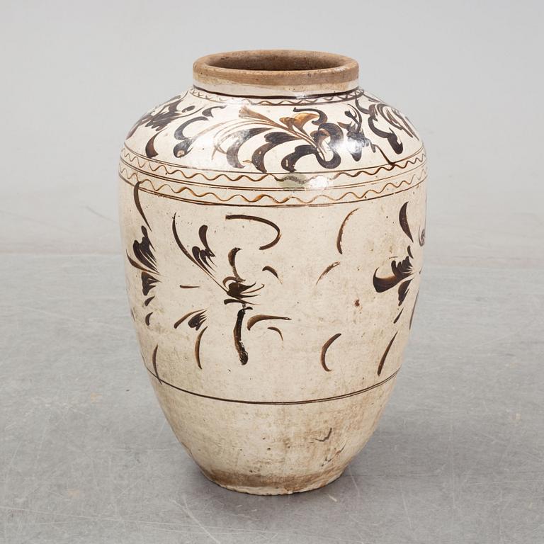 A large jar, Ming dynasty (1368-1644).