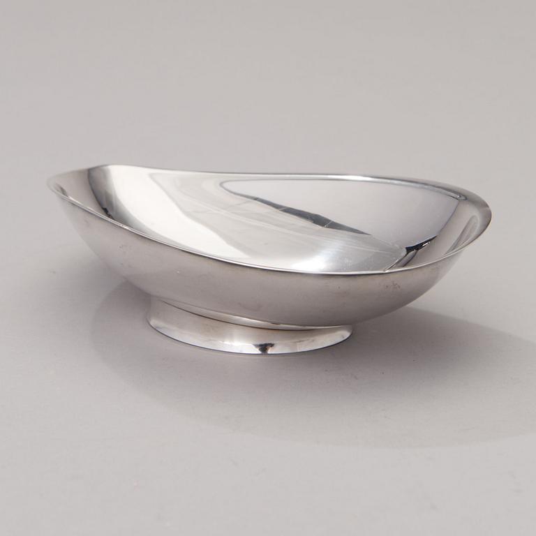 TAPIO WIRKKALA, A SILVER BOWL. Signed TW. Silver 916. Kultakeskus, Hämeenlinna 1963.