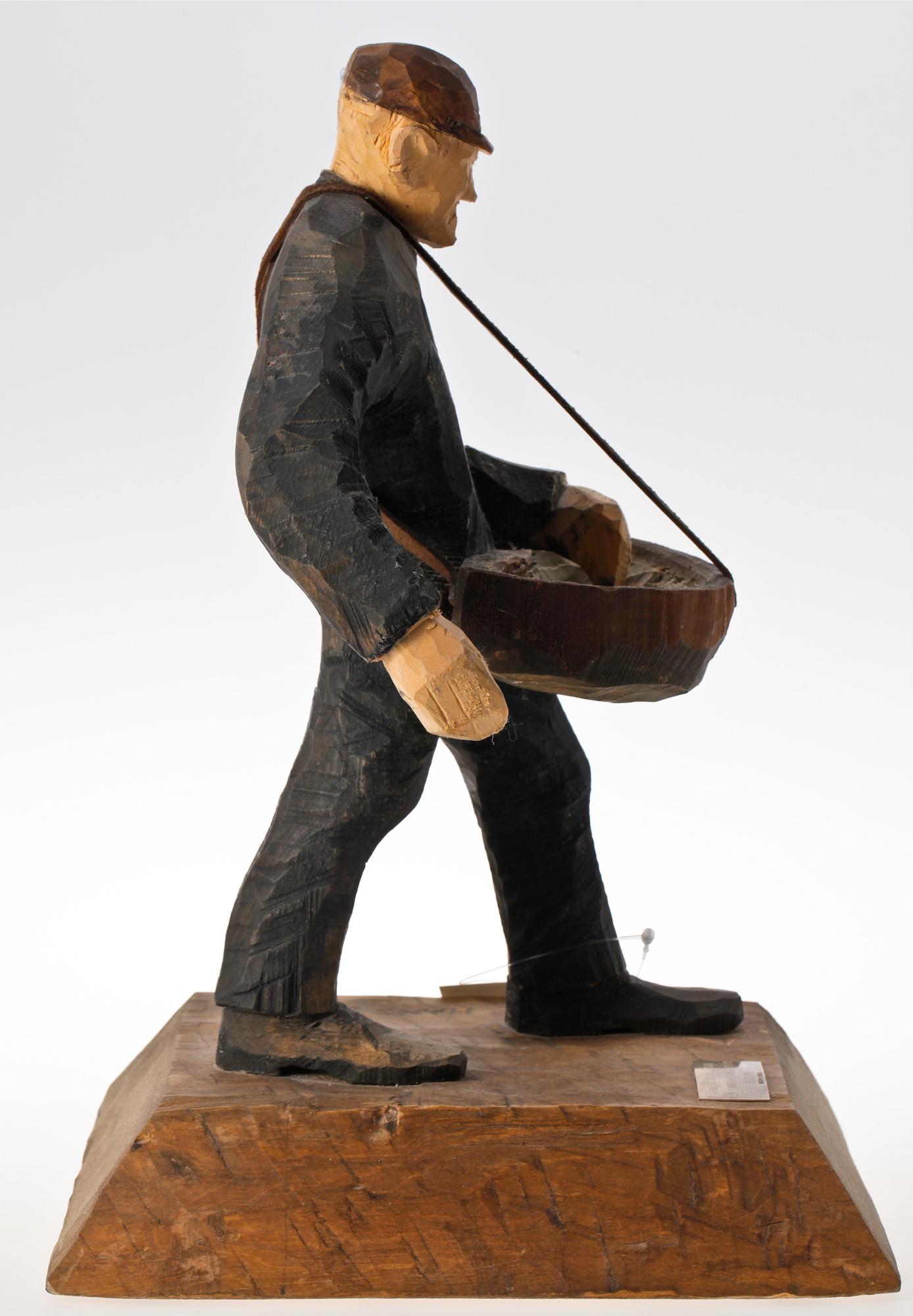 HANS LUSTIG, skulptur, trä, sign.