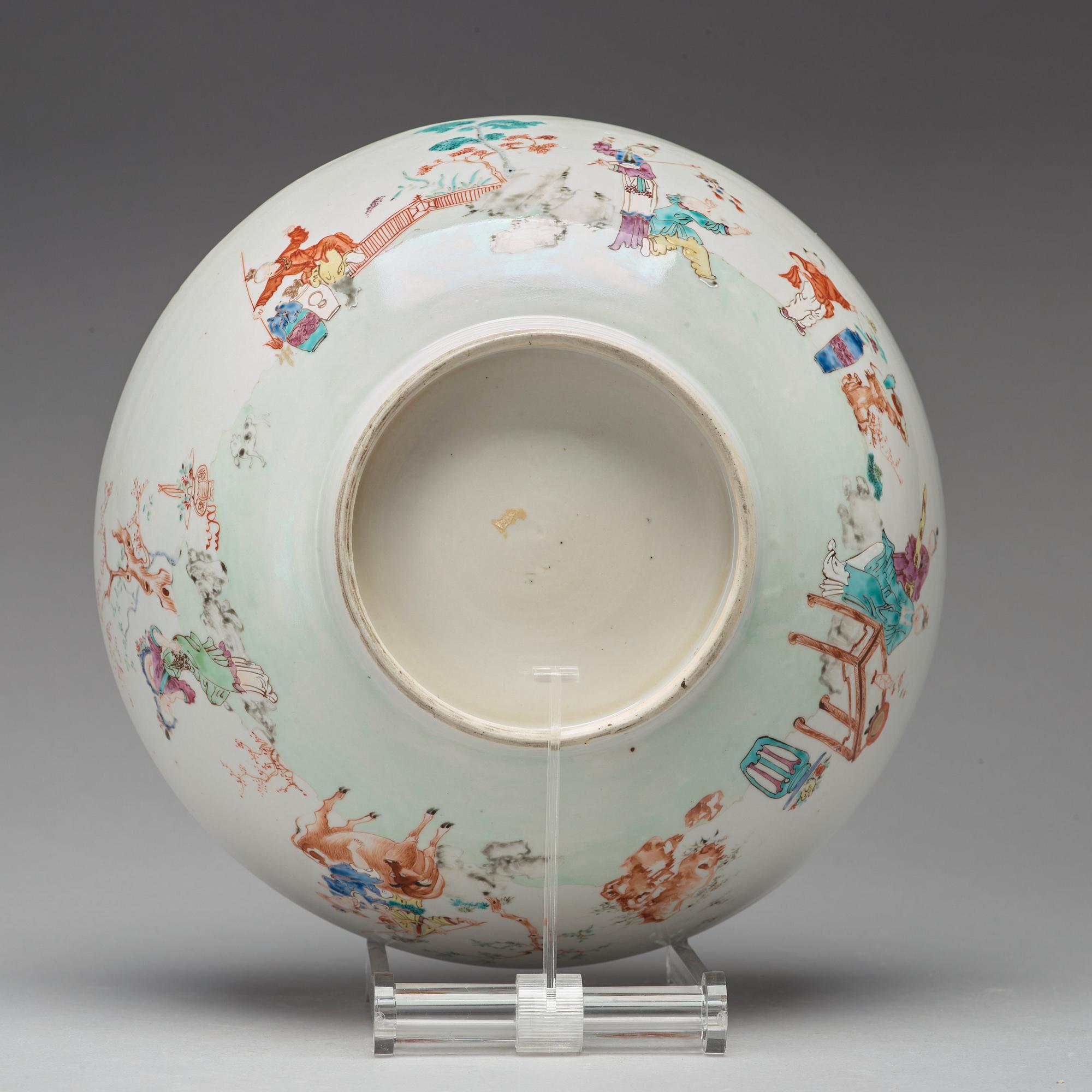 A famille rose punch bowl, Qing dynasty, Qianlong (1736-95).