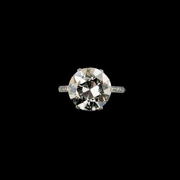 421. RING, briljantslipad diamant 5.12 ct. H/I1, 8/8 slipade diamanter ca 0.18 ct. Platina. A. Tillander 1930/40 t.