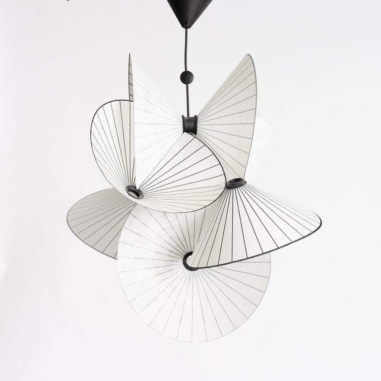 Front, a 'Serpentine light small', Moooi.