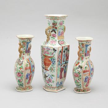 Three porcelain vases from China, late 19th century.