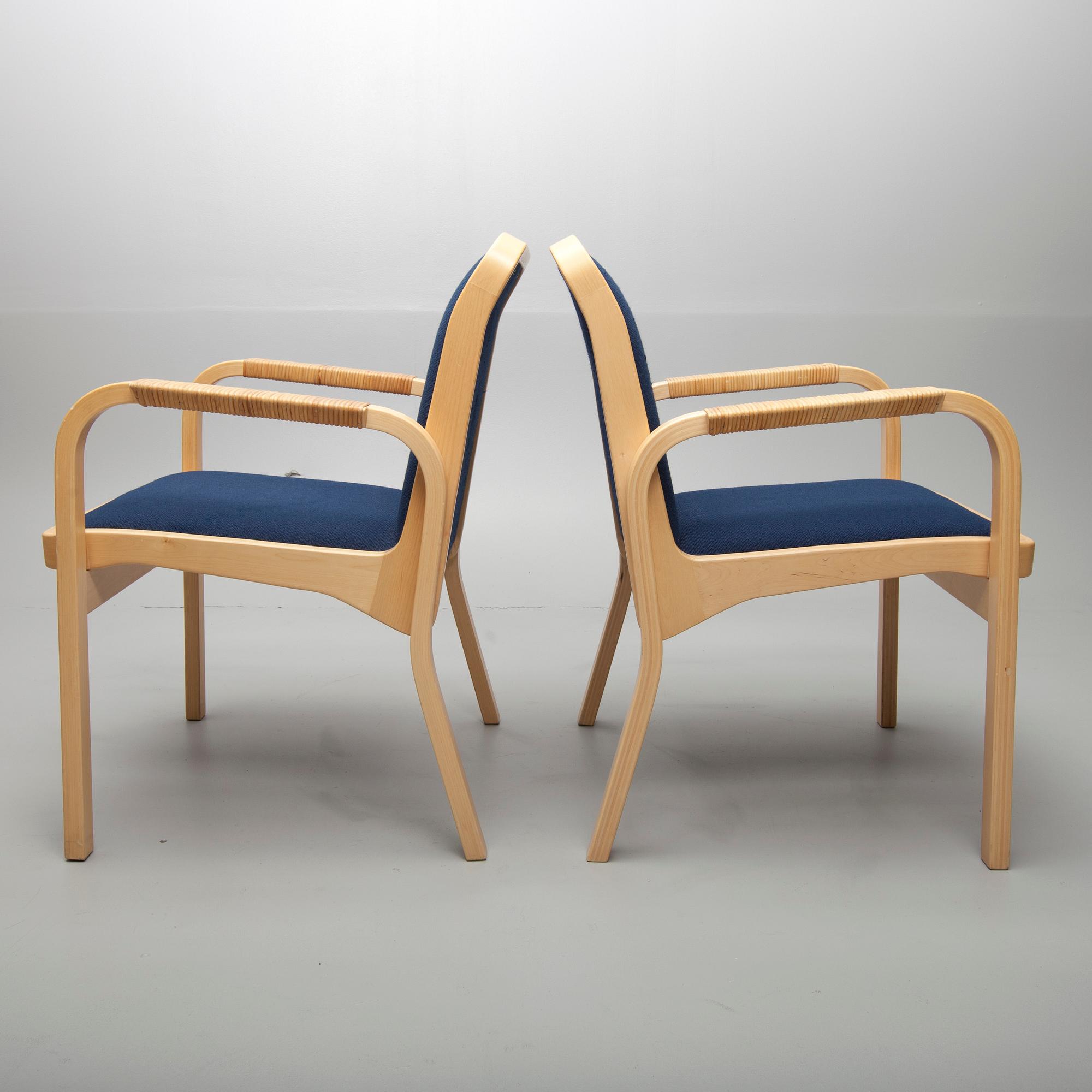 KARMSTOLAR, ett par, modell 45, Alvar Aalto, Artek. Modellen formgiven 1947.