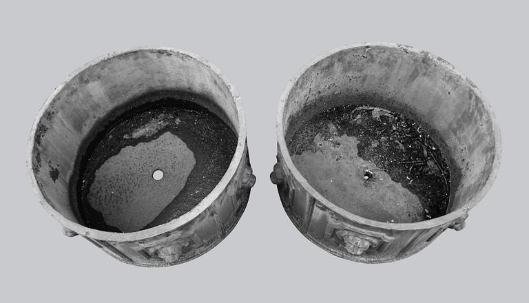 TRÄDGÅRDSURNOR, 1 par, 1900-talets senare del.