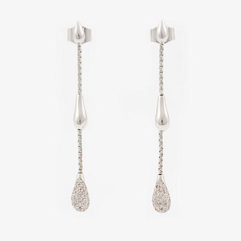 A pair of earrings in 18K gold set with round brilliant-cut diamonds, H Stern.