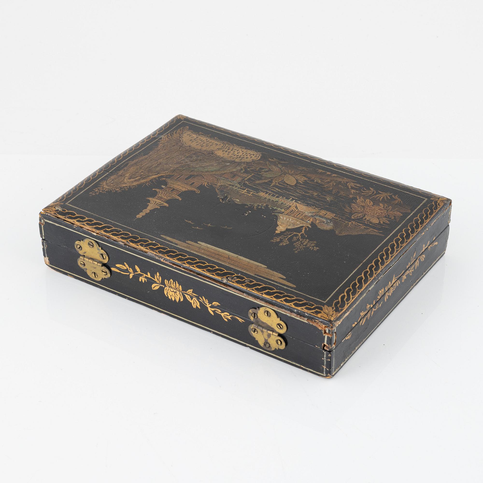A Chinoiseries games table, 18th/19th century.