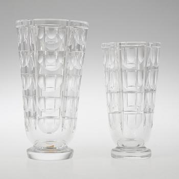 VASER, 2 st, glas, "Tusen Fönster", Simon Gate, Orrefors, modellen formgiven 1934.