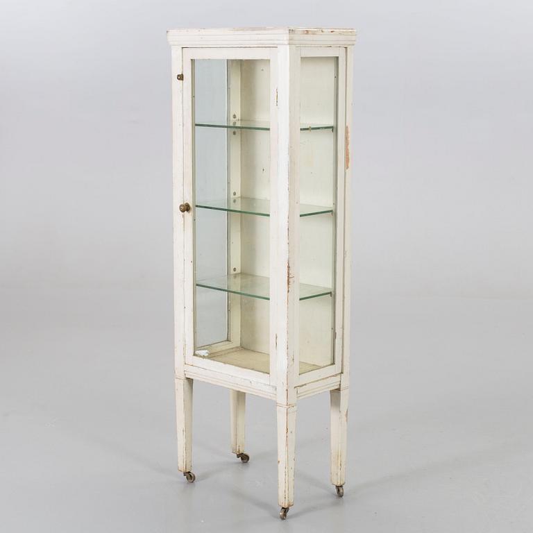 LÄKARSKÅP, 1900-tal.