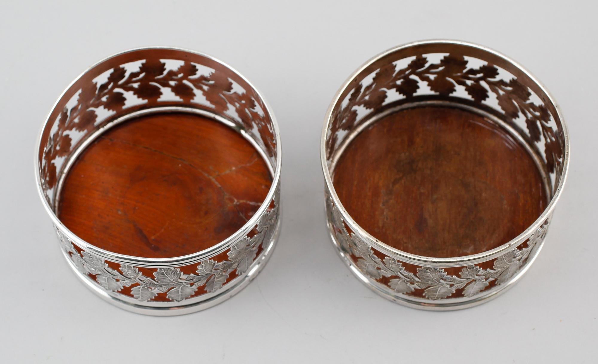 COASTERS, 2 st, nysilver och trä, Polen, 1900-talets mitt.