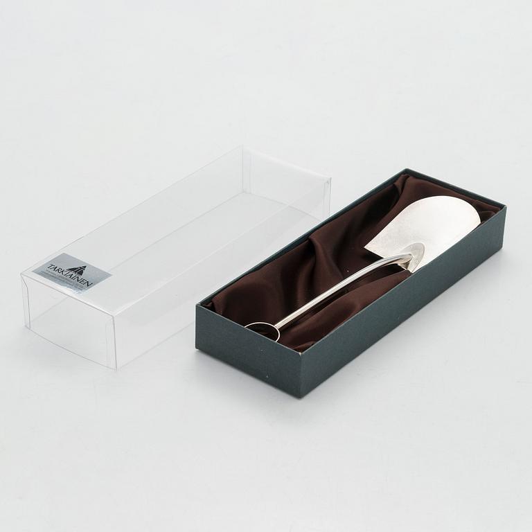 Pekka Piekäinen, spade, sterlingsilver, Åbo 1991-2002.
