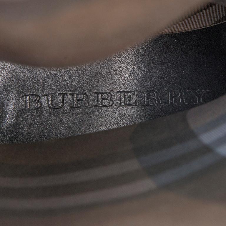 SKOR och HATT, Burberry.